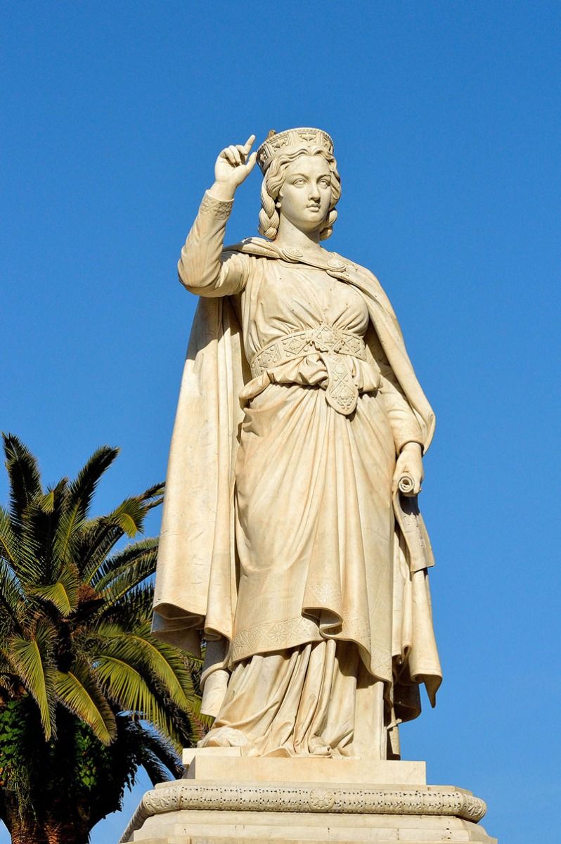 Oristano statua Eleonora D’Arborea